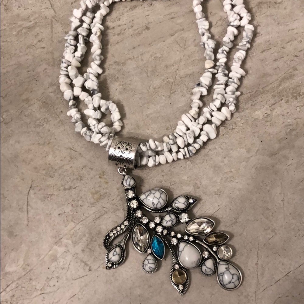 Chunky statement necklace